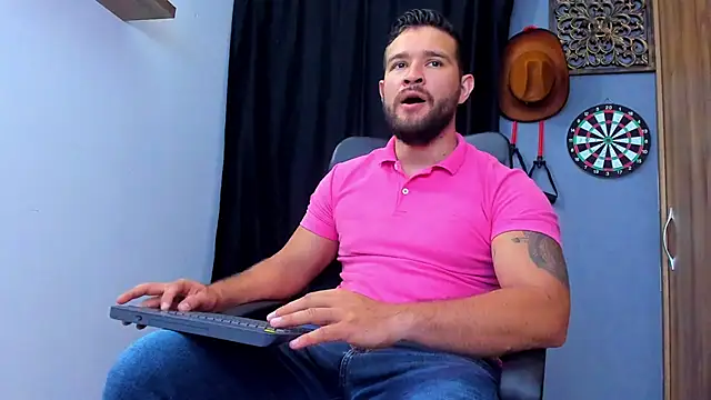 Snapshot of AndrewDiaz chatting on March 28, 6:24 am AndrewDiaz online show from March 28, 6:24 am