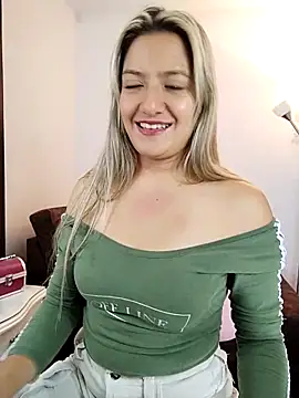 Snapshot of valeriahunter1 chatting on January 3, 10:29 pm valeriahunter1 online show from January 3, 10:29 pm