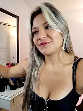 Snapshot of valeriahunter1 chatting on February 12, 9:11 pm valeriahunter1 online show from February 12, 9:11 pm