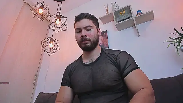 Snapshot of SebastianVilla_ chatting on February 16, 3:19 pm SebastianVilla online show from February 16, 3:19 pm