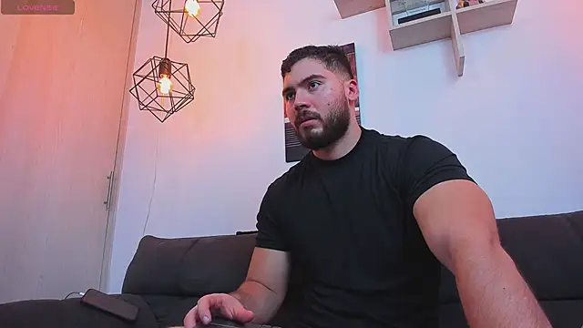 Snapshot of SebastianVilla_ chatting on February 26, 6:18 pm SebastianVilla online show from February 26, 6:18 pm