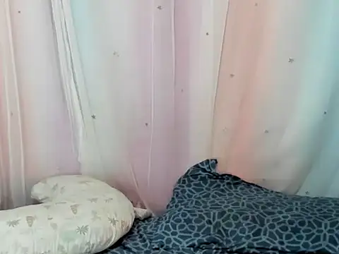 Snapshot of aliissa_more chatting on April 18, 8:53 pm aliissa more online show from April 18, 8:53 pm