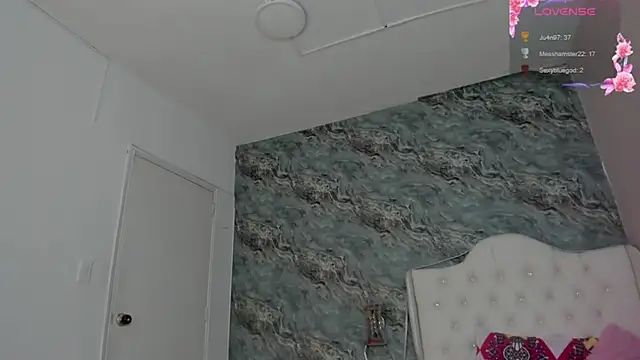 CAMILLEN PETTID online show from March 8, 10:56 pm