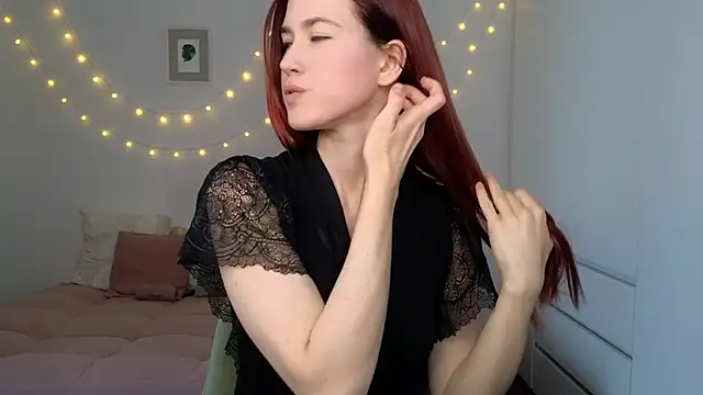AliciaNewell online show from April 28, 8:19 am