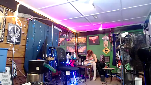 Snapshot of Brooke-lynn chatting on January 17, 1:25 am Brooke-lynn online show from January 17, 1:25 am