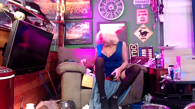 Snapshot of Brooke-lynn chatting on February 9, 10:42 am Brooke-lynn online show from February 9, 10:42 am