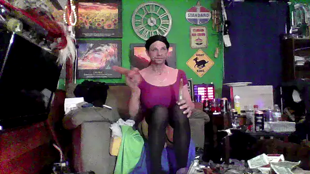 Snapshot of Brooke-lynn chatting on February 11, 4:24 pm Brooke-lynn online show from February 11, 4:24 pm