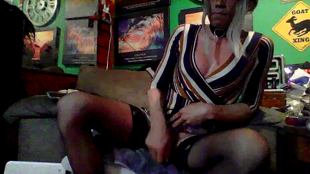 Snapshot of Brooke-lynn chatting on February 28, 6:21 am Brooke-lynn online show from February 28, 6:21 am