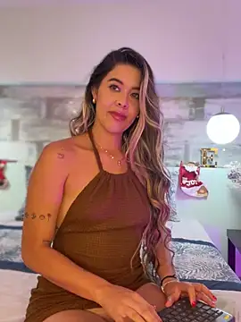 Snapshot of Emilia_Bakerr chatting on December 11, 9:23 pm Emilia Bakerr online show from December 11, 9:23 pm