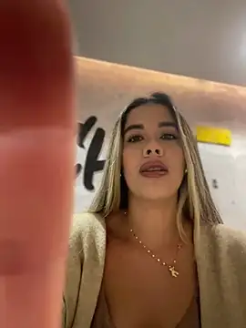 Snapshot of Emilia_Bakerr chatting on December 27, 4:21 pm Emilia Bakerr online show from December 27, 4:21 pm