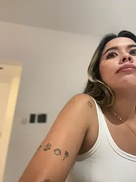 Snapshot of Emilia_Bakerr chatting on January 16, 7:20 pm Emilia Bakerr online show from January 16, 7:20 pm