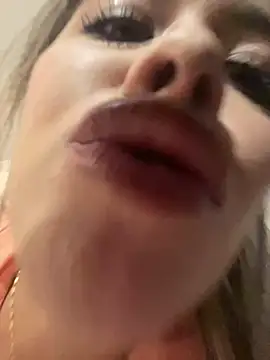 Snapshot of Emilia_Bakerr chatting on February 5, 6:26 pm Emilia Bakerr online show from February 5, 6:26 pm