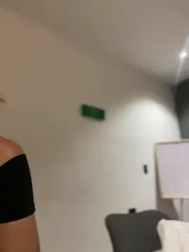 Snapshot of Emilia_Bakerr chatting on February 7, 6:24 pm Emilia Bakerr online show from February 7, 6:24 pm