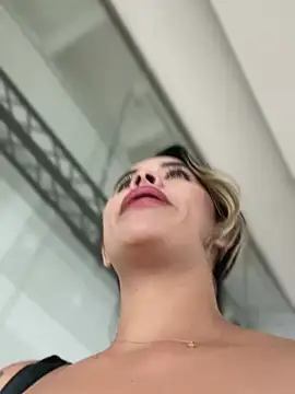 Snapshot of Emilia_Bakerr chatting on February 19, 9:03 pm Emilia Bakerr online show from February 19, 9:03 pm