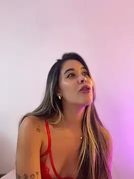 Snapshot of Emilia_Bakerr chatting on March 7, 8:33 pm Emilia Bakerr online show from March 7, 8:33 pm