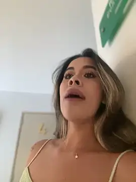 Snapshot of Emilia_Bakerr chatting on March 17, 6:42 pm Emilia Bakerr online show from March 17, 6:42 pm