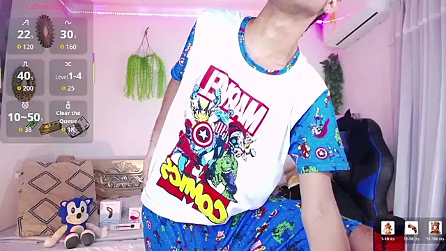 Snapshot of huge_armound chatting on July 1, 7:10 am huge armound online show from July 1, 7:10 am