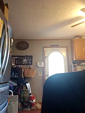 Snapshot of sweetkitty111 chatting on October 6, 7:44 pm sweetkitty111 online show from October 6, 7:44 pm