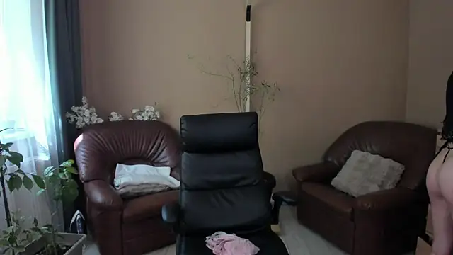 KaylaLaine online show from May 11, 7:14 am