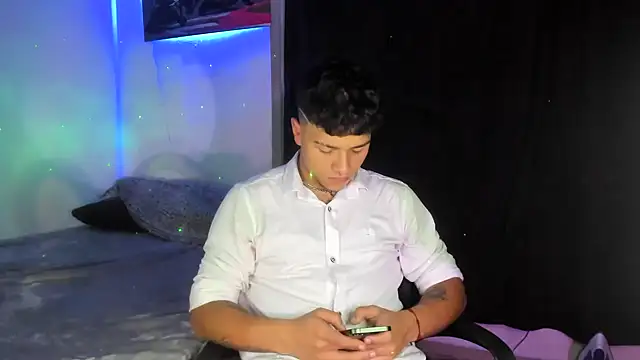 Dominic Biker   online show from December 12, 4:04 am