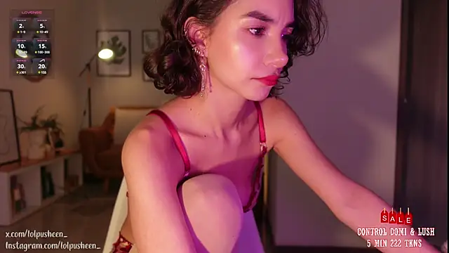 JulietteDee online show from March 6, 9:20 pm