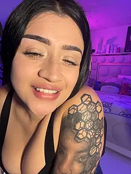 lucianaroy online show from May 6, 3:24 am