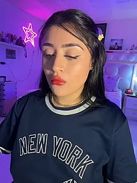 lucianaroy online show from May 7, 3:34 am