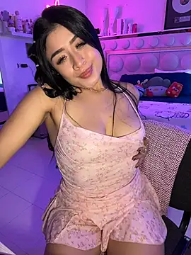 lucianaroy online show from May 19, 11:33 pm