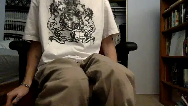 Snapshot of spicylaboi chatting on December 5, 1:47 am spicylaboi online show from December 5, 1:47 am