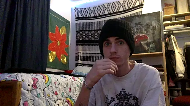 Snapshot of spicylaboi chatting on December 15, 9:35 am spicylaboi online show from December 15, 9:35 am