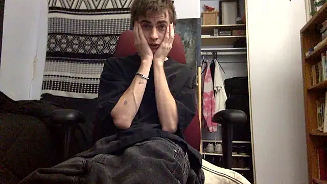 Snapshot of spicylaboi chatting on January 8, 5:43 am spicylaboi online show from January 8, 5:43 am