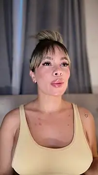 Snapshot of Alison_Diaz17 chatting on February 18, 11:11 pm Alison Diaz17 online show from February 18, 11:11 pm