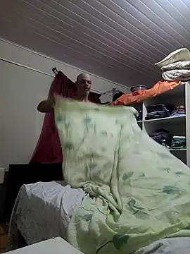 Snapshot of MysticalPolluter chatting on February 10, 2:59 am MysticalPolluter online show from February 10, 2:59 am