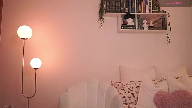 Snapshot of EmilyxRose_- chatting on February 17, 7:42 pm EmilyxRose - online show from February 17, 7:42 pm