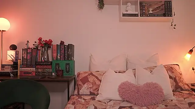 Snapshot of EmilyxRose_- chatting on January 16, 6:34 pm EmilyxRose - online show from January 16, 6:34 pm