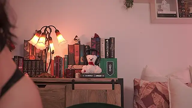 Snapshot of EmilyxRose_- chatting on March 11, 6:25 pm EmilyxRose - online show from March 11, 6:25 pm