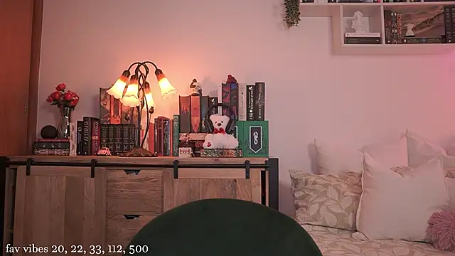 Snapshot of EmilyxRose_- chatting on March 29, 5:57 pm EmilyxRose - online show from March 29, 5:57 pm