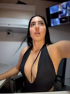 MarianaBenz online show from April 21, 1:18 am