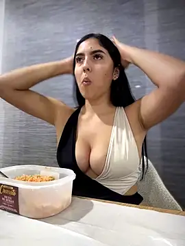 MarianaBenz online show from April 27, 1:36 am
