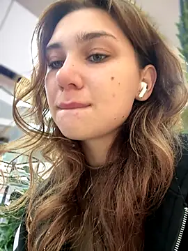 QuitieLia online show from September 28, 8:20 am