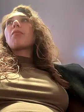 QuitieLia online show from October 10, 8:46 am