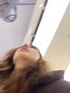 QuitieLia online show from March 15, 8:20 am