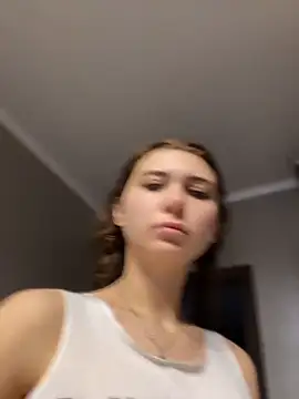 QuitieLia online show from May 4, 7:26 am
