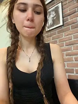 QuitieLia online show from May 14, 7:48 am
