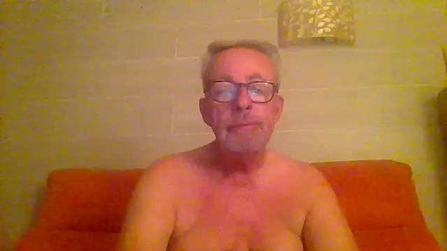 Snapshot of tuggy59 chatting on September 10, 4:45 am tuggy59 online show from September 10, 4:45 am