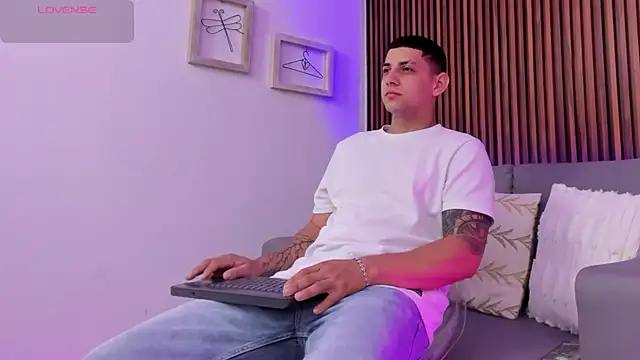 Alex cute77 online show from May 6, 11:37 am