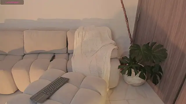 Snapshot of LindseyMoss chatting on October 11, 12:54 am LindseyMoss online show from October 11, 12:54 am