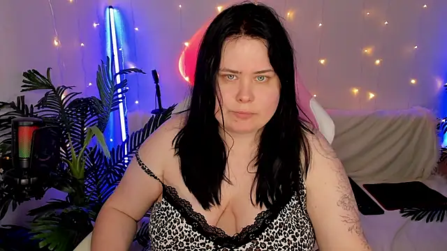 Akemi BBW online show from December 17, 6:53 pm