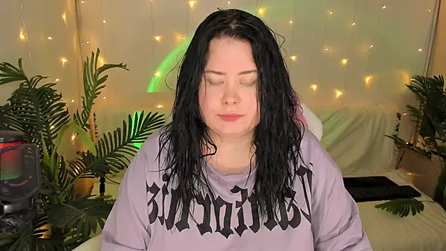 Akemi BBW online show from January 3, 9:15 pm