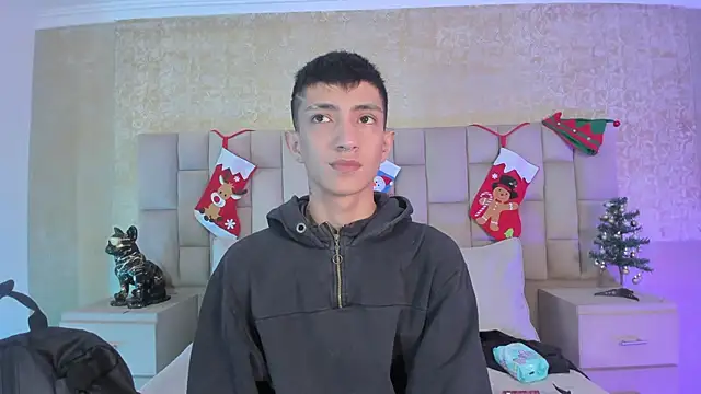 Snapshot of DereckCooperr chatting on December 11, 8:39 pm DereckCooperr online show from December 11, 8:39 pm